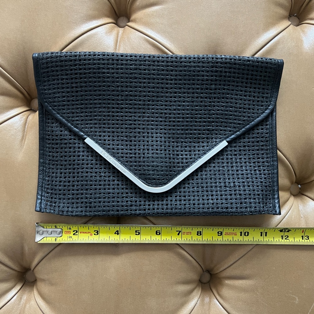 Black BCBG generation clutch